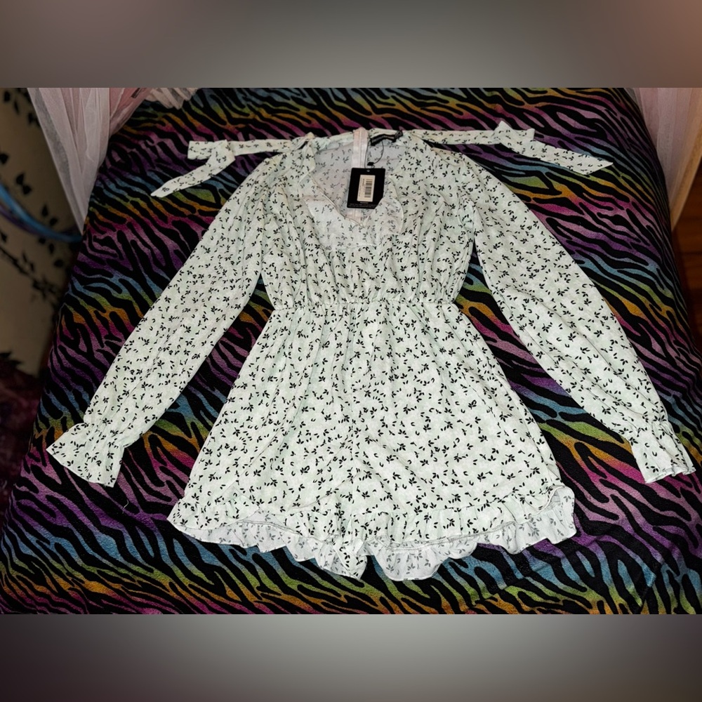 PrettyLittleThing White Floral Playsuit